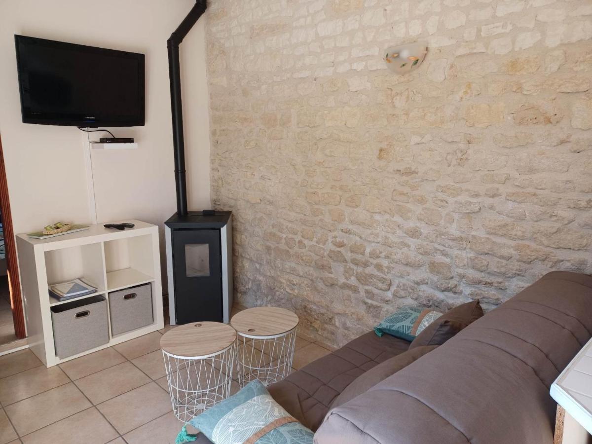 Escale Au Clos Saint Martin De Juillers Gites Et Chambres D'Hotes Luaran gambar