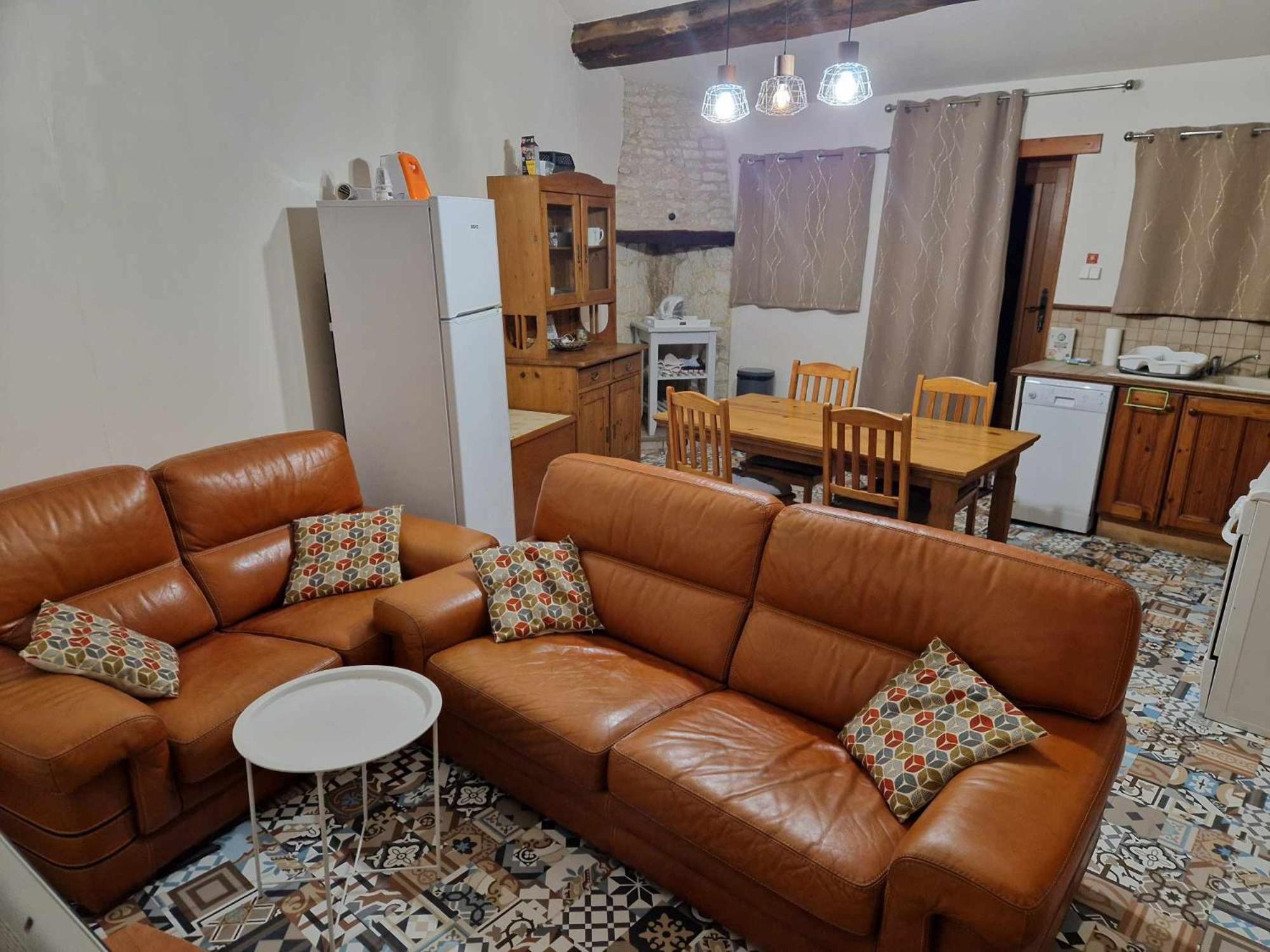 Escale Au Clos Saint Martin De Juillers Gites Et Chambres D'Hotes Luaran gambar