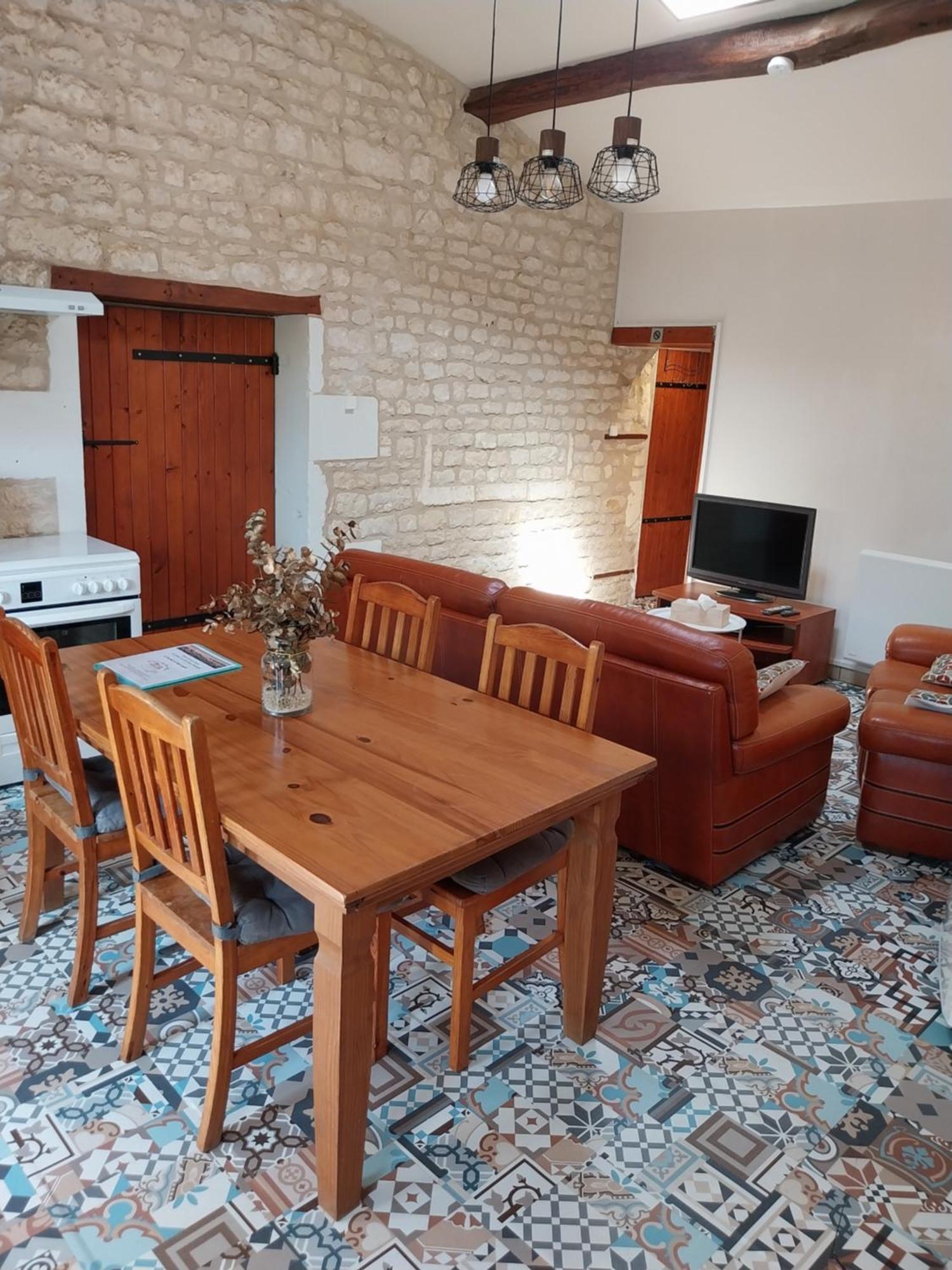 Escale Au Clos Saint Martin De Juillers Gites Et Chambres D'Hotes Luaran gambar