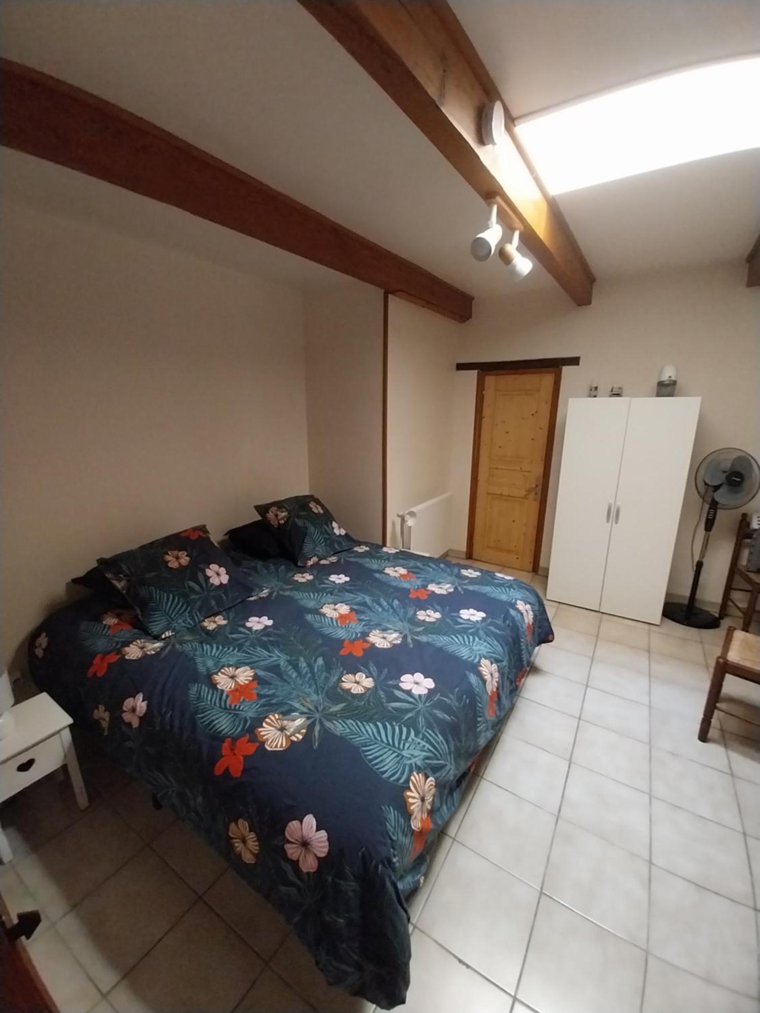 Escale Au Clos Saint Martin De Juillers Gites Et Chambres D'Hotes Luaran gambar