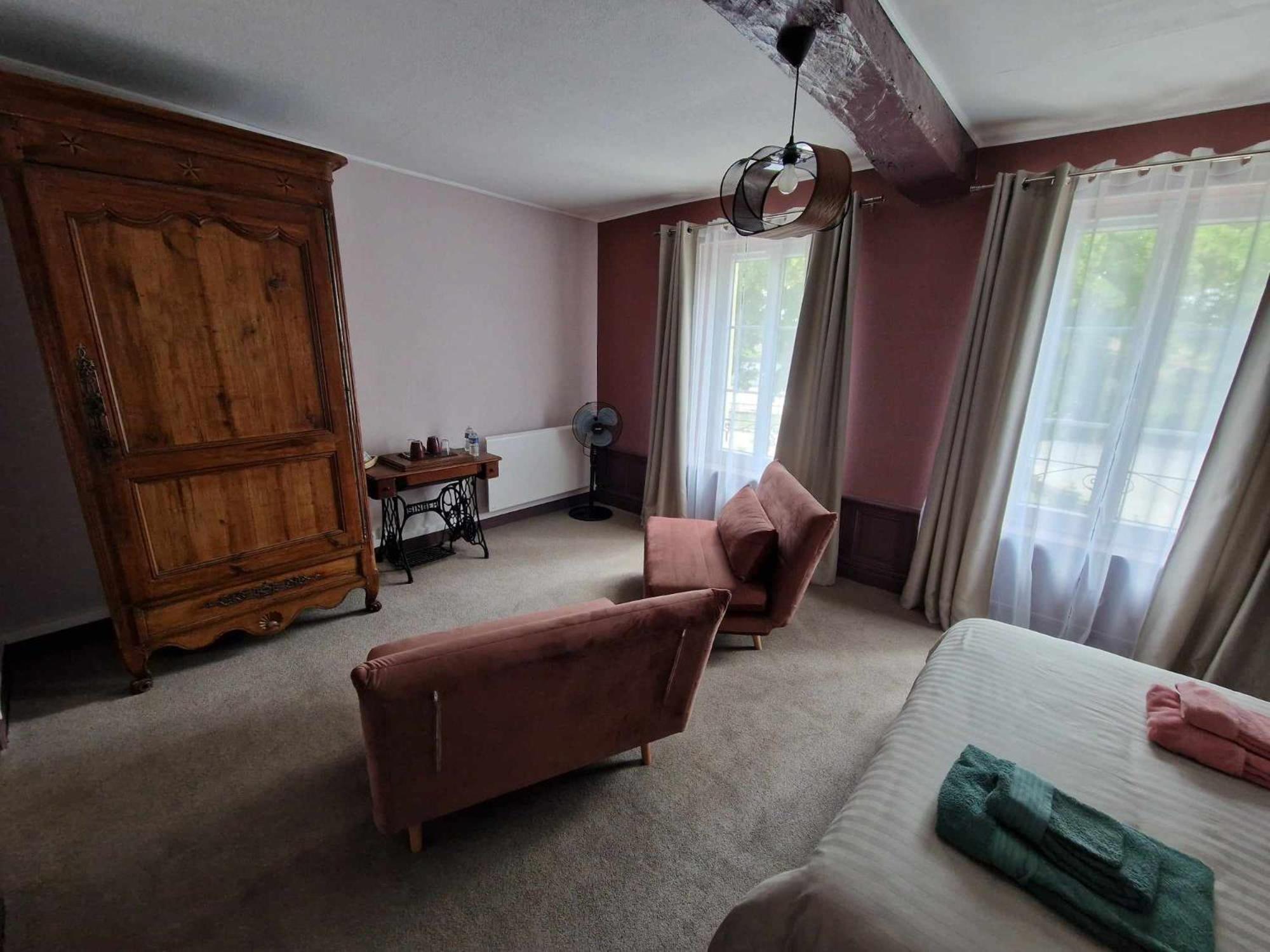 Escale Au Clos Saint Martin De Juillers Gites Et Chambres D'Hotes Luaran gambar