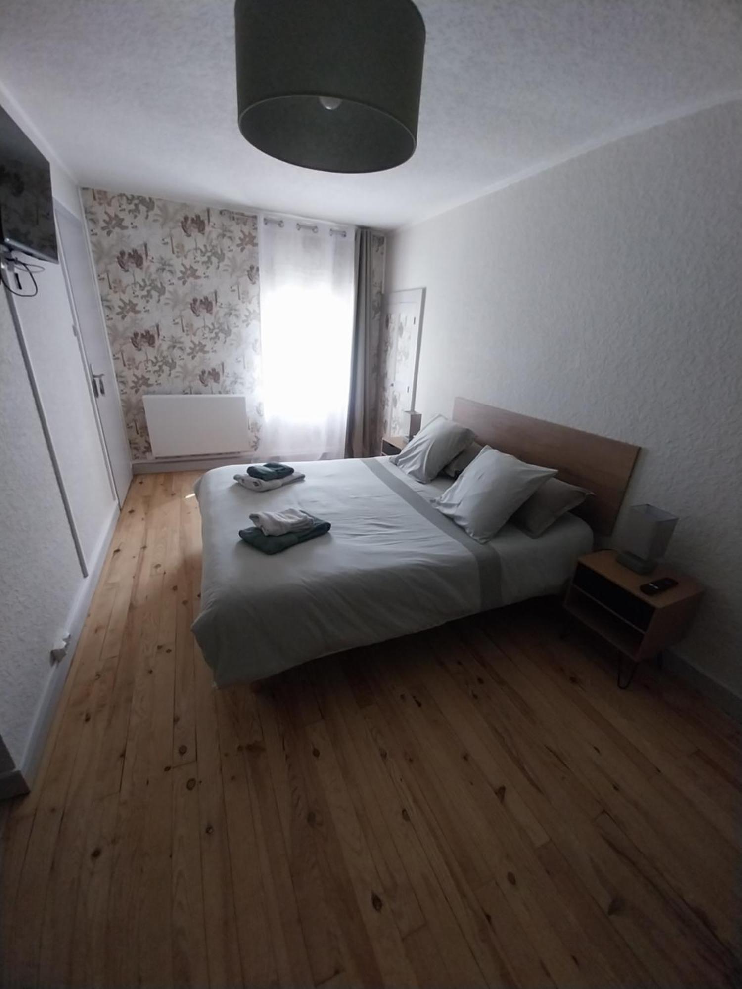 Escale Au Clos Saint Martin De Juillers Gites Et Chambres D'Hotes Luaran gambar